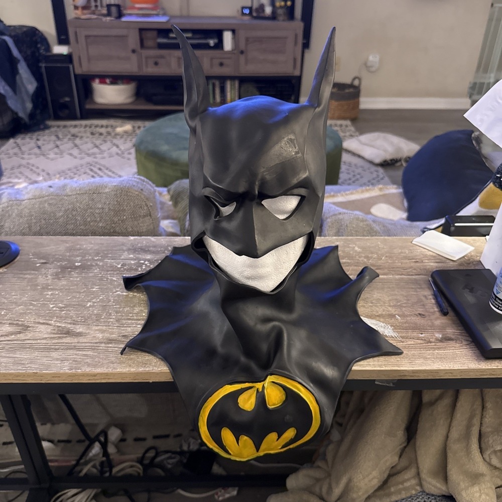 Vintage 1992 DC Comics Batman Returns Rubber Mask/Cowl Keaton Halloween